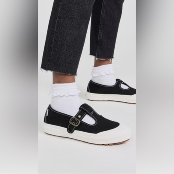NEW VANS Style 93 Mary Jane Shoes 9.5 Black Canvas Lug Outsole Streetwear Casual - Picture 2 of 8